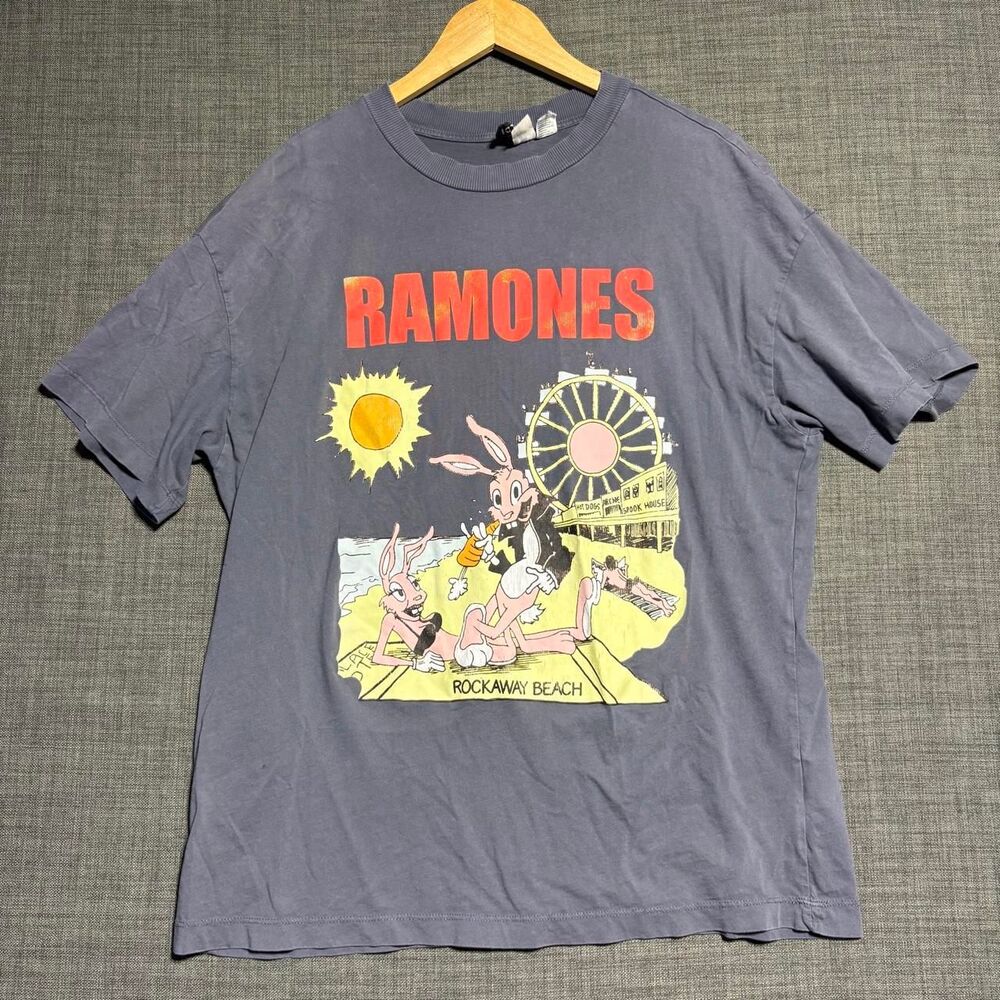 Mens H&M Ramones Rockaway Graphic Short Sleeve Beach T-shirt rabbits Size M